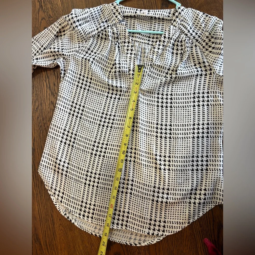 41 Hawthorne houndstooth print blouse Medium - Picture 9 of 10